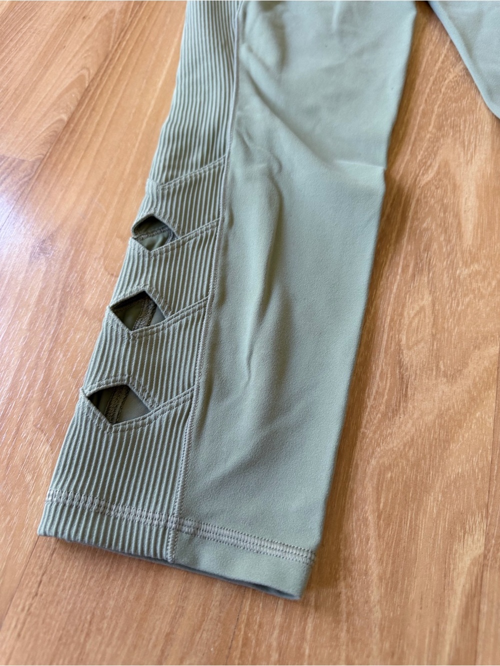 Athleta women’s leggings athletic pants olive green great cutout details medium - Picture 2 of 7